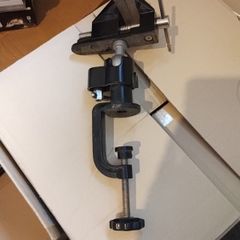 Small bench clamp