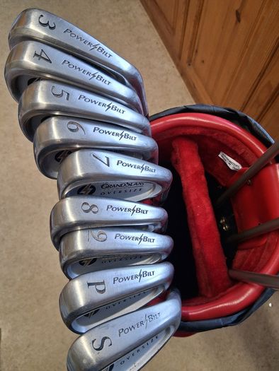 Ladies Golf Clubs. Complete Matching Set Of Ladies Right Handed Graphite Shafted Golf Clubs In Excellent Condition.