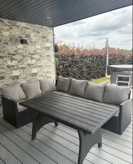 Garden Couch Set sits 5/6 inc Table