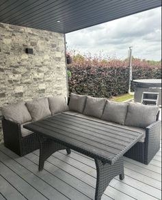 Garden Couch Set sits 5/6 inc Table