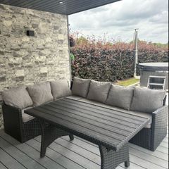 Garden Couch Set sits 5/6 inc Table