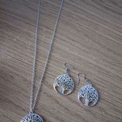 jewellery matching earrings and necklace