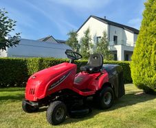 Ride on lawnmower