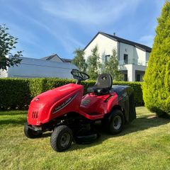 Ride on lawnmower