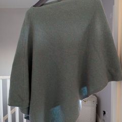 Wollen poncho by Bennetton