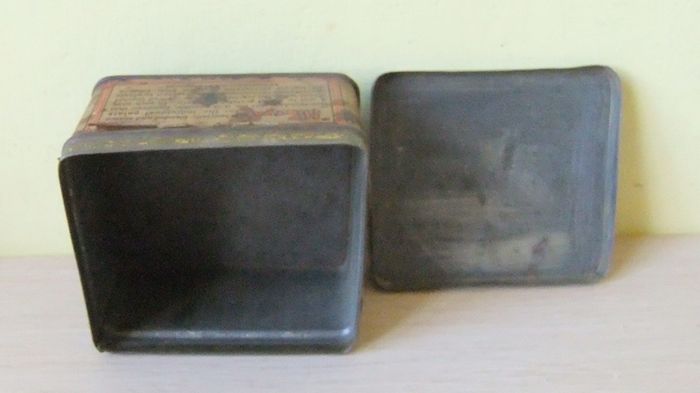 Old Dunhill Tin