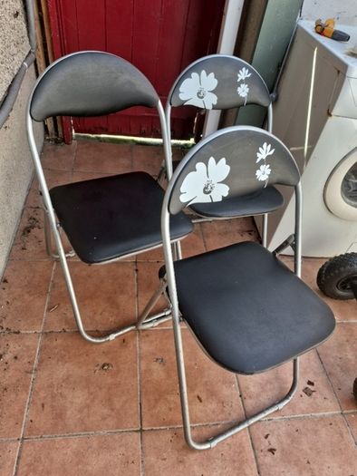 3 Folding padded chairs