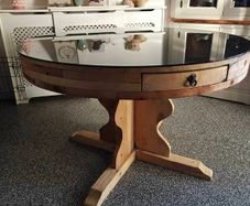 Kitchen Table Round, 4ft/121cm Glass Top Removable.