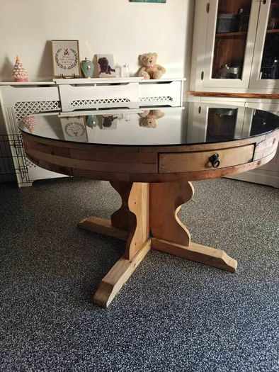 Kitchen Table Round, 4ft/121cm Glass Top Removable.