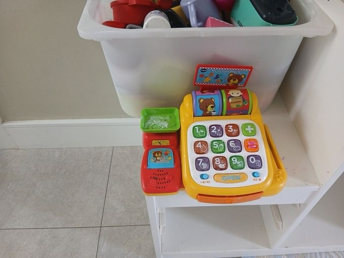 Play kitchen accessories