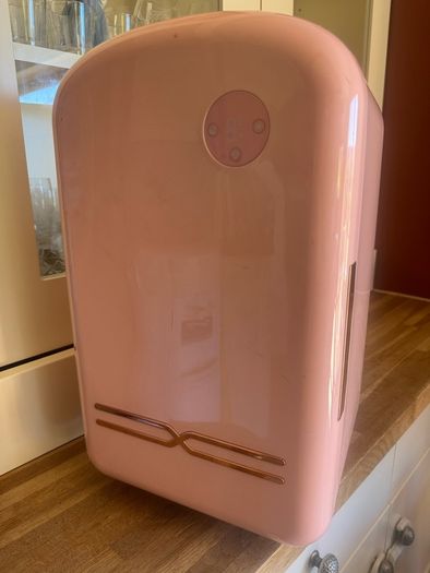 makeup mini fridge