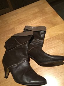 Vintage brown leather boots with heel
