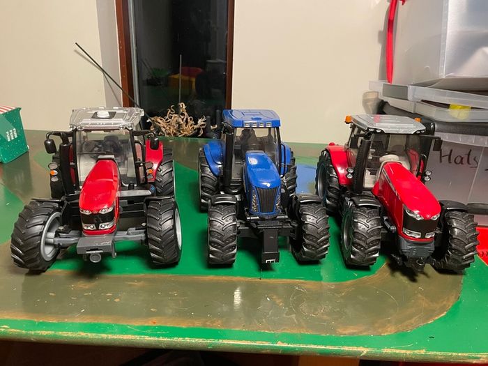 Toy tractor