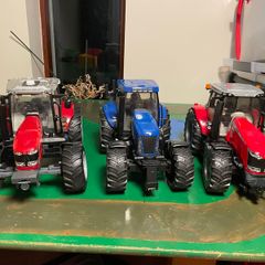 Toy tractor