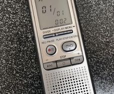 Sony ICD-B500 Handheld Digital Voice IC Recorder Like New Record up to 150 Hours