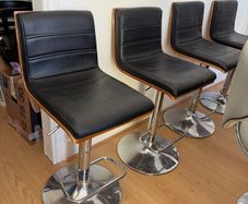 4 bar stools