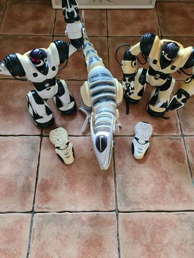 Wowwee RC Robosapian X 2 With Remotes + Roboraptor Dinosaur T Rex Robot For Parts Repair(GAR)