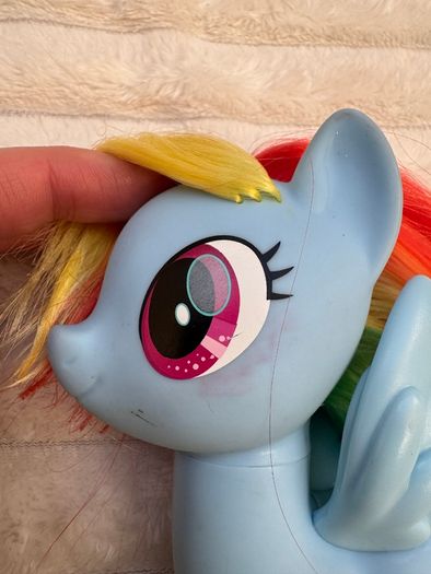 Hasbro 2016 G4 My Little Pony The Movie Rainbow Dash Brushable Hair approx. 6 Inches Dirty Damaged Her hair in some kind of glue Please see photos