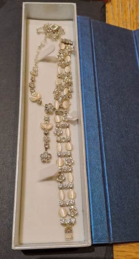 Crystal necklace and bracelet