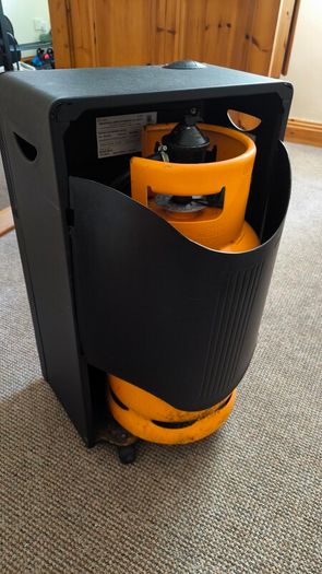 Gas stove with a full gas cylinder