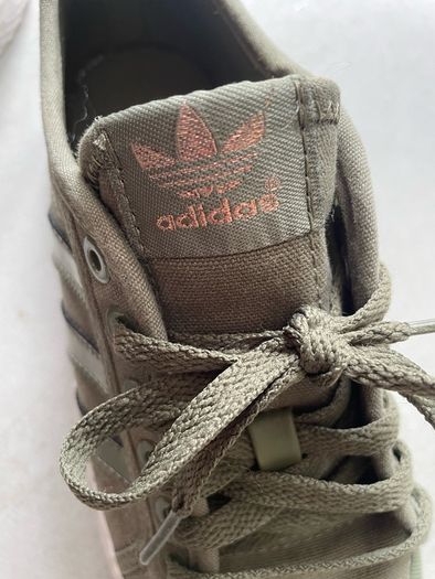Women Canvas Trainers sneakers Adidas Honey Low Light Olive Green/White size UK 4