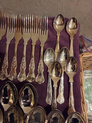 Newbridge Silverware 31 Piece Kings Pattern Set