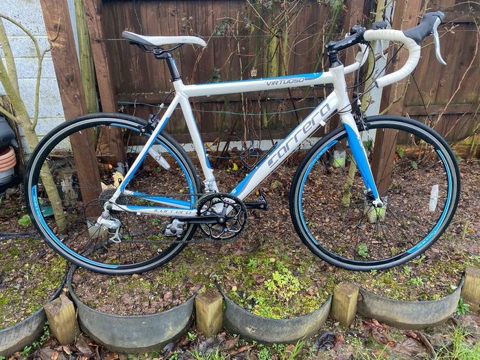 Carrera Virtuoso 700x25c wheels 21.5 inch frame 16 speed