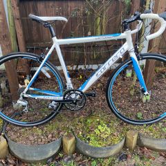 Carrera Virtuoso 700x25c wheels 21.5 inch frame 16 speed