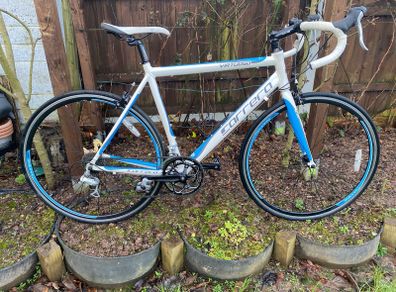 Carrera Virtuoso 700x25c wheels 21.5 inch frame 16 speed