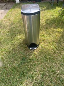 Kitchen pedal bin