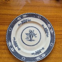 Vintage Warwick Royal semi-porcelain plate