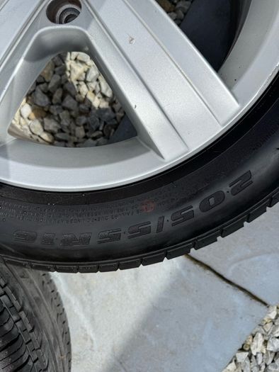 R16 Volkswagen alloys wheels & new tyres