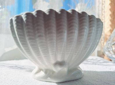 Beautiful Sylvac shell mantle vase