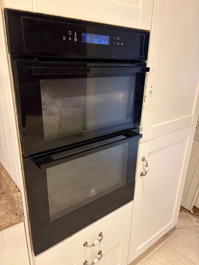 Excellent Near new Electrulux Double oven