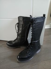 Fab NEW tall boots