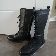 Fab NEW tall boots