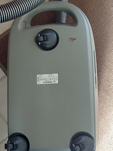 Miele Vacuum Cleaner, Model. STAFO, Type HS14, in excellent condition, works great with 4 Powerful suction settings