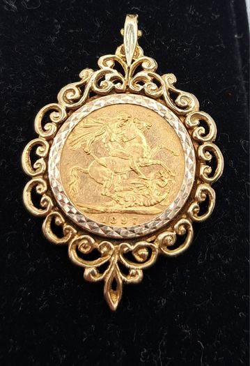 Full sovereign coin mounted in 9ct yellow gold pendant