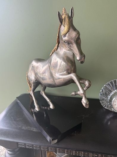 horse statue