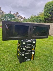 Floating cabinet