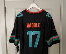 Miami Dolphins Rivalries Collection (XL) & Away/Secondary Jersey Jaylen Waddle 17 (XXL)