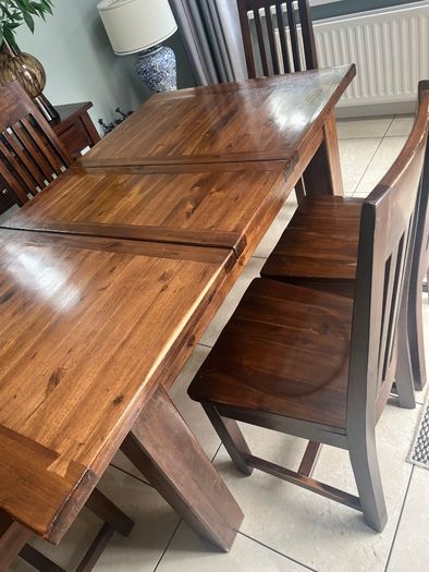Kitchen table & 6 chairs