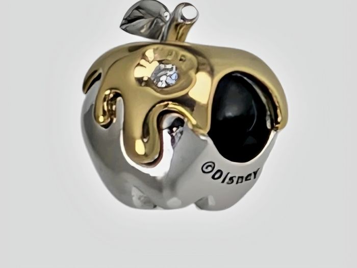 Pandora Disney Snow White Poison Apple Charm  0.012 ct  Brand New
