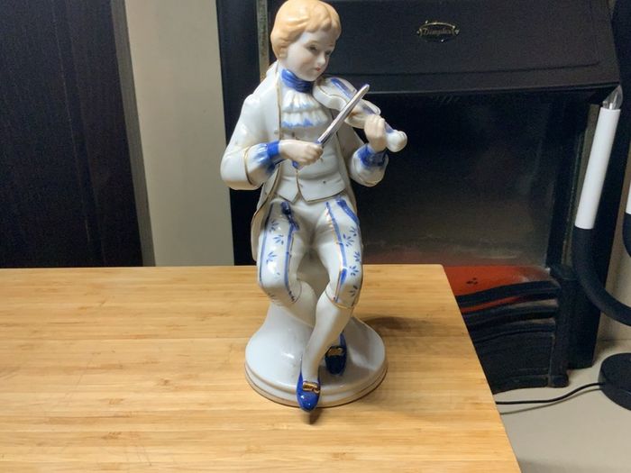 Figurines