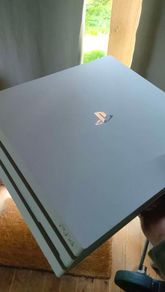 PS4 Pro white