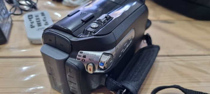 Jvc Everio Gz-hd3e Hd Video Camera Hdd