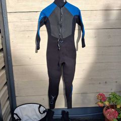 Ladies Wetsuit, Booties & Surf Bag Bundle