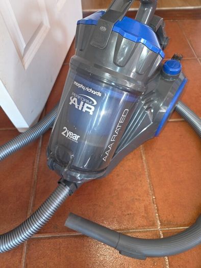Vacuum Cleaner 750W