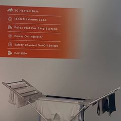 Heated clothes rack