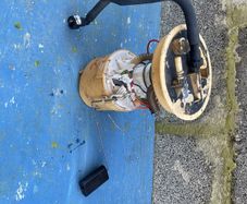 09 Volvo S40 fuel tank unit